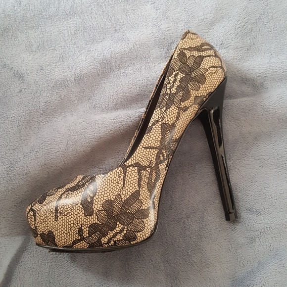 Heels - Picture 2 of 7